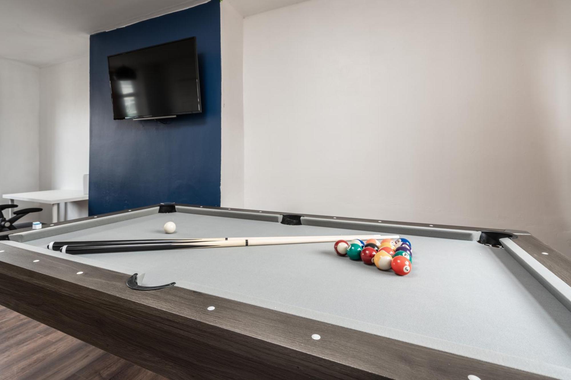 Comfy 3Br Home - Pool Table - Games - Sleeps 8 Manchester Bagian luar foto